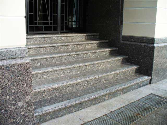 Ladder granite, a deposit of Vozrozhdenie.  =>Following