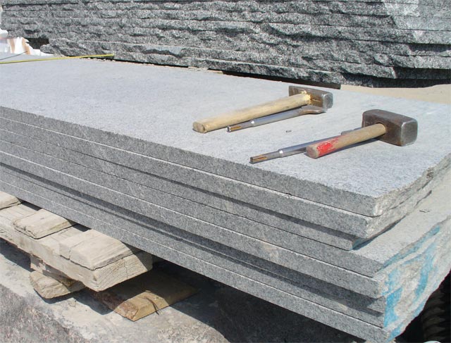 Preparations of a granite of a deposit the Vozrozhdenie for tile manufacturing.  =>Following