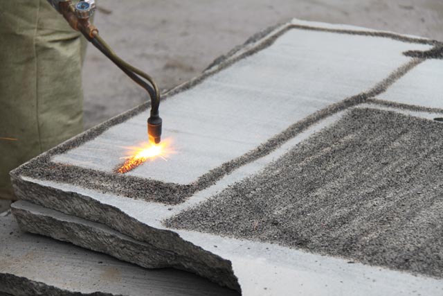 Process of thermal processing of plates of a paving.  =>Following