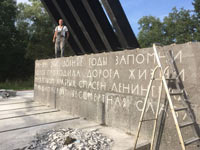 Участие ООО «ПетроМрамор» в реставрации монумента «Катюша» на 17-м километре Дороги  жизни.