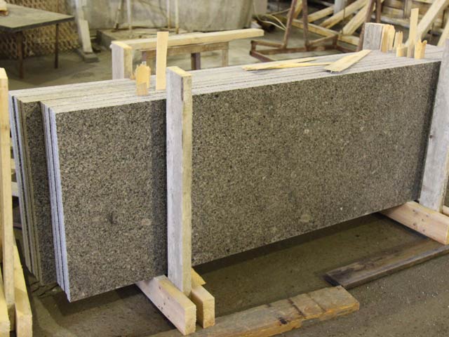Polished slabs of granite paving Vozrogdenie