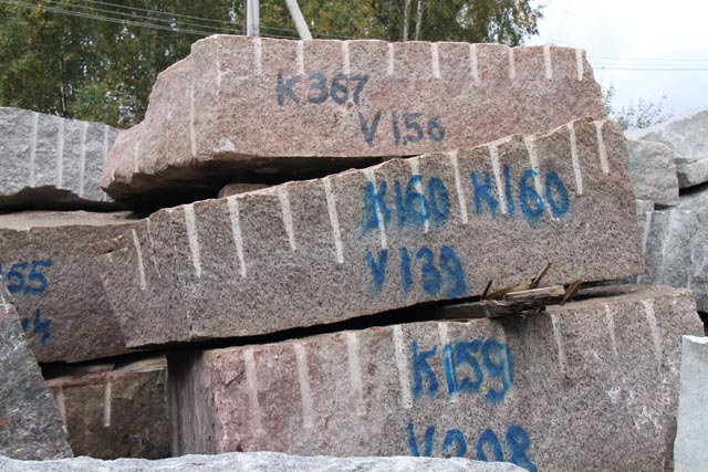 Raw materials for manufacture of products from a granite Letnerechensky  =>Following