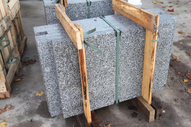 Plates for a paving from a granite the Vozrozdenie of 600 mm thermoprocessed in the width  =>Following