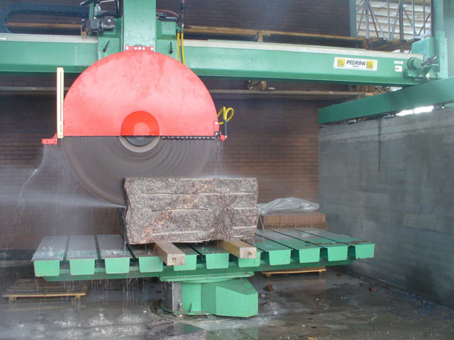 The sawing a granite a diamond disk  =>Following