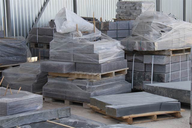 Ready steps in the thickness of 100 mm from Kashin Gora granite.  =>Following